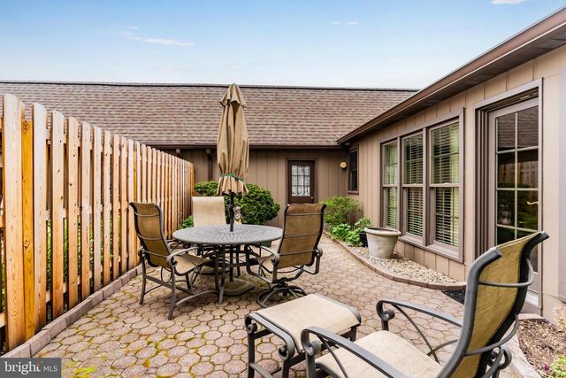 27 DEVONSHIRE SQ, Mechanicsburg, PA 17050