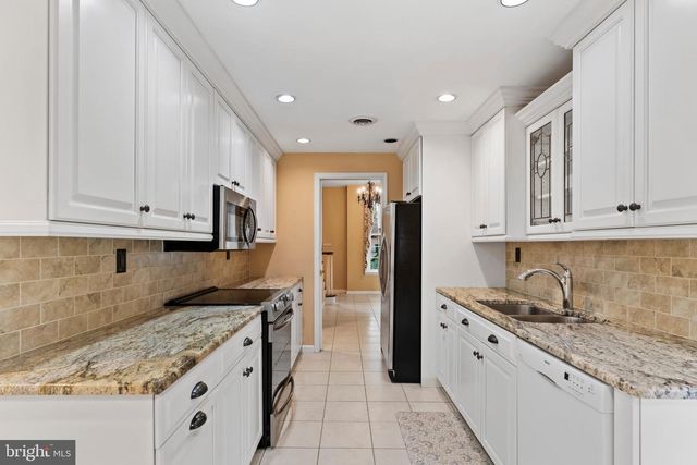 27 DEVONSHIRE SQ, Mechanicsburg, PA 17050