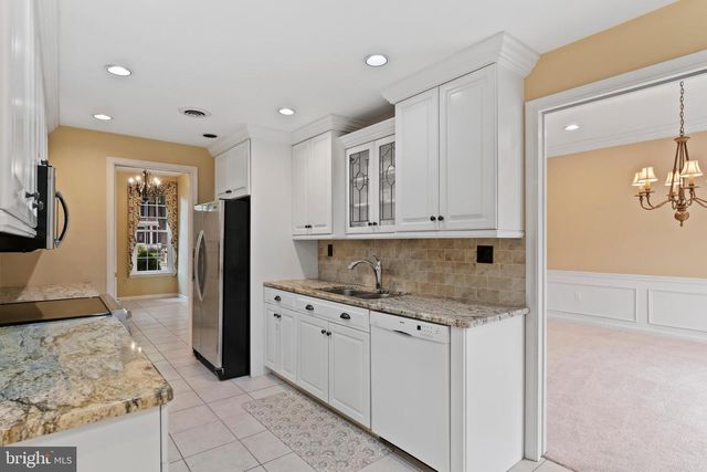 27 DEVONSHIRE SQ, Mechanicsburg, PA 17050
