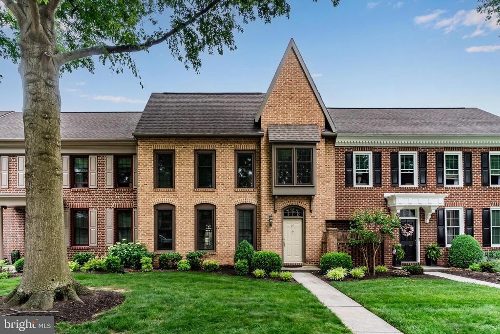 27 DEVONSHIRE SQ, Mechanicsburg, PA 17050