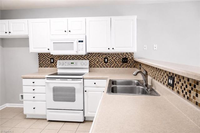 730 Wynbrook Square Lane, Winston-salem, NC 27103