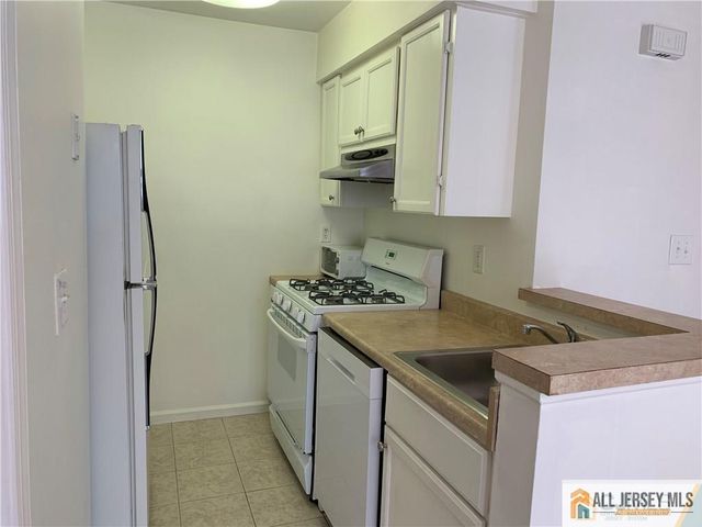 46 Lear Court, East Brunswick, NJ 08816