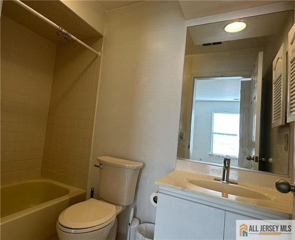 46 Lear Court, East Brunswick, NJ 08816