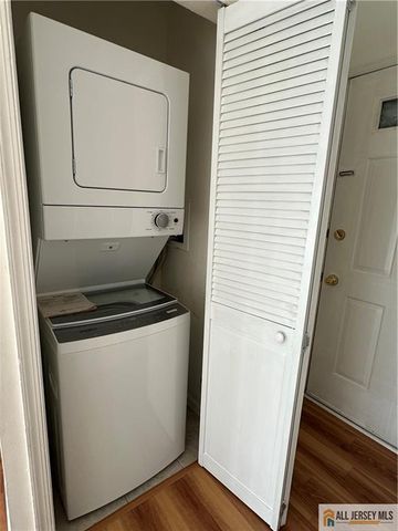 46 Lear Court, East Brunswick, NJ 08816