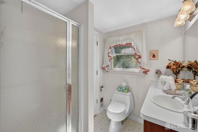 4 Gregory Drive, Hamilton, NJ 08690