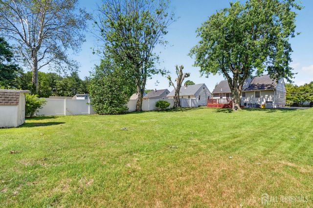 4 Gregory Drive, Hamilton, NJ 08690