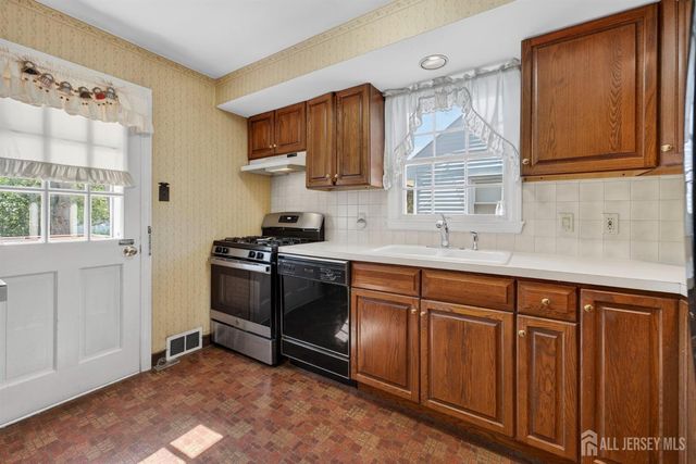 4 Gregory Drive, Hamilton, NJ 08690