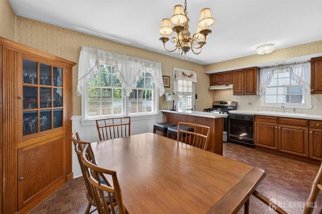 4 Gregory Drive, Hamilton, NJ 08690