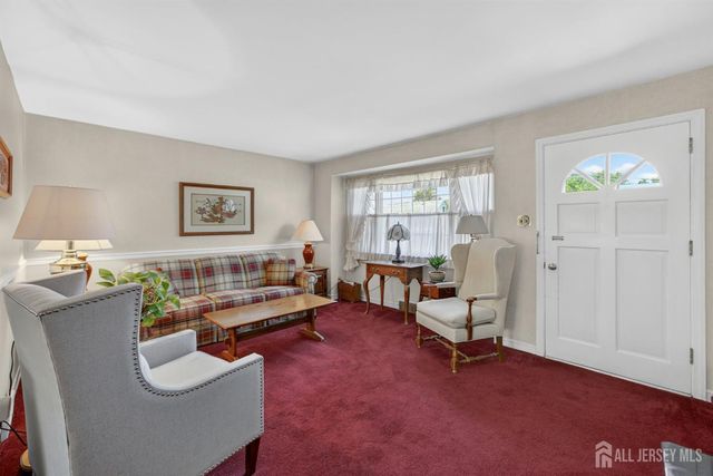4 Gregory Drive, Hamilton, NJ 08690