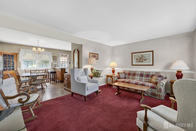 4 Gregory Drive, Hamilton, NJ 08690