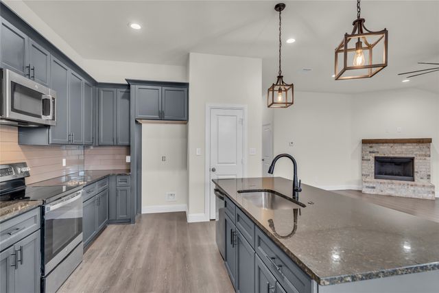 396 N Montague Street, Pilot Point, TX 76258