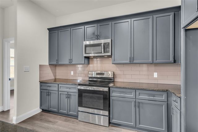 396 N Montague Street, Pilot Point, TX 76258