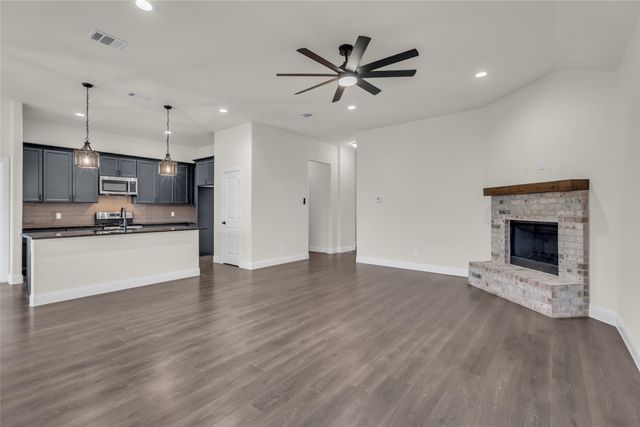 396 N Montague Street, Pilot Point, TX 76258