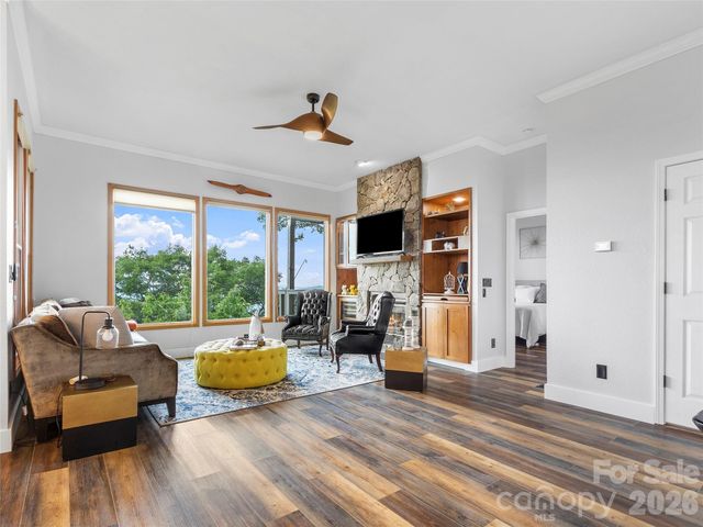 66 Club Villa Court D-3, Burnsville, NC 28714