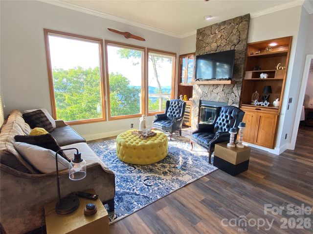 66 Club Villa Court D-3, Burnsville, NC 28714