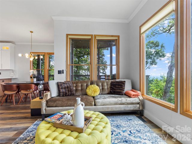 66 Club Villa Court D-3, Burnsville, NC 28714