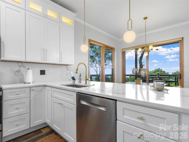 66 Club Villa Court D-3, Burnsville, NC 28714