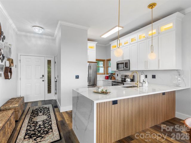 66 Club Villa Court D-3, Burnsville, NC 28714