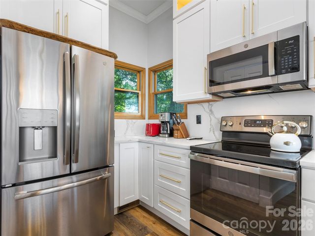 66 Club Villa Court D-3, Burnsville, NC 28714