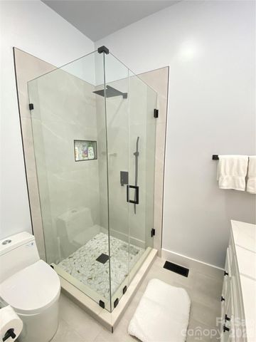 66 Club Villa Court D-3, Burnsville, NC 28714