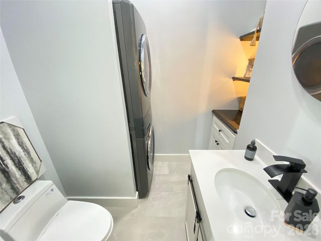 66 Club Villa Court D-3, Burnsville, NC 28714