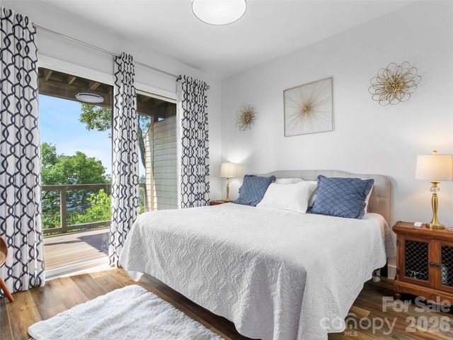 66 Club Villa Court D-3, Burnsville, NC 28714