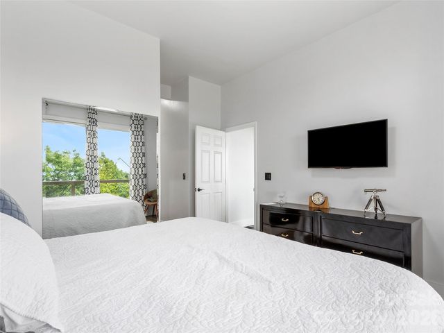 66 Club Villa Court D-3, Burnsville, NC 28714