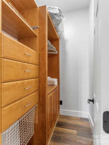 66 Club Villa Court D-3, Burnsville, NC 28714