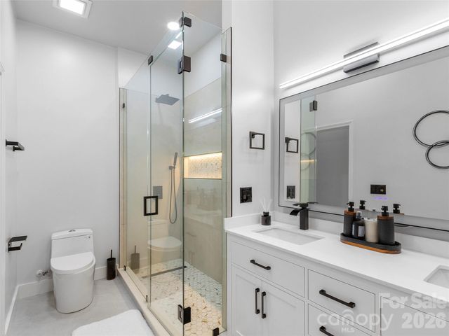 66 Club Villa Court D-3, Burnsville, NC 28714