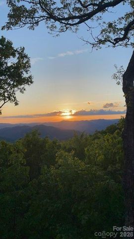 66 Club Villa Court D-3, Burnsville, NC 28714