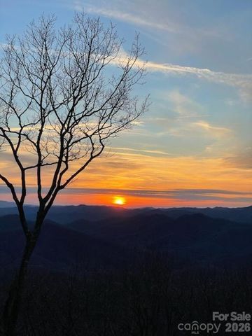 66 Club Villa Court D-3, Burnsville, NC 28714