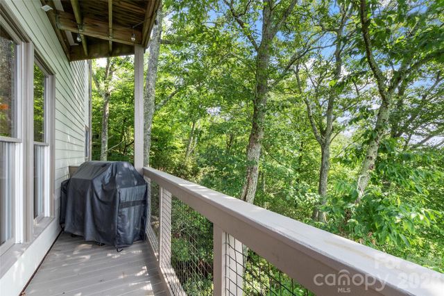66 Club Villa Court D-3, Burnsville, NC 28714