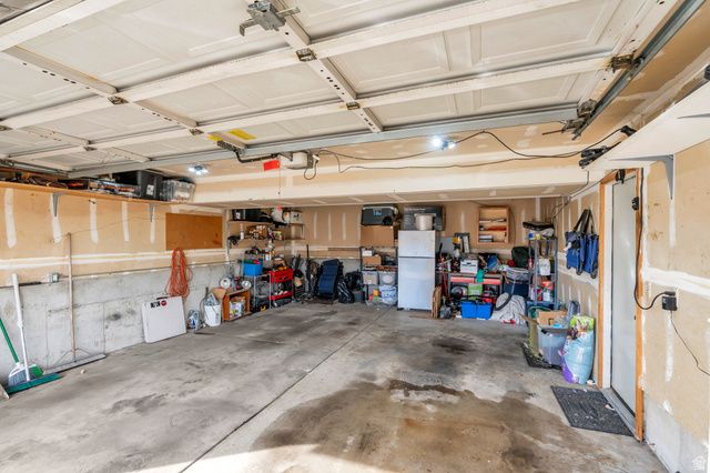 5166 W TICKLEGRASS DR, West Jordan, UT 84081