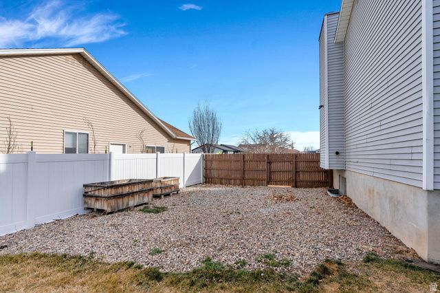 5166 W TICKLEGRASS DR, West Jordan, UT 84081
