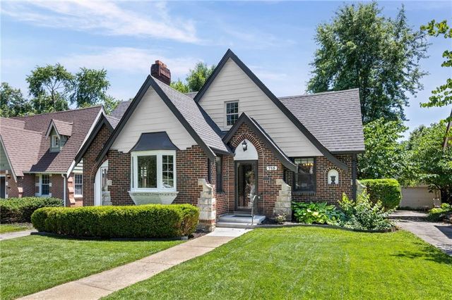 715 E Gregory Boulevard, Kansas City, MO 64131