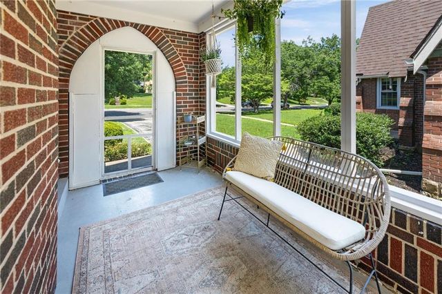 715 E Gregory Boulevard, Kansas City, MO 64131