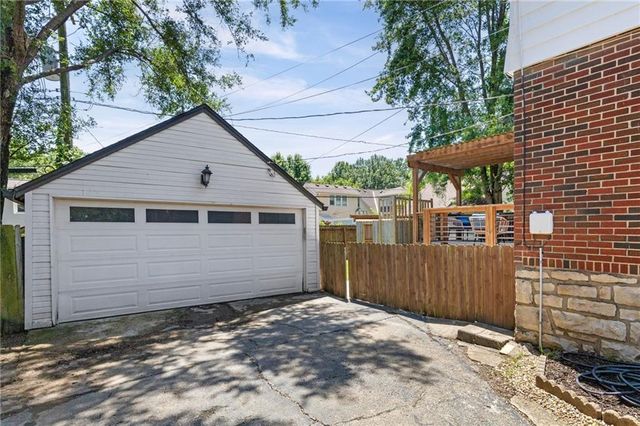 715 E Gregory Boulevard, Kansas City, MO 64131