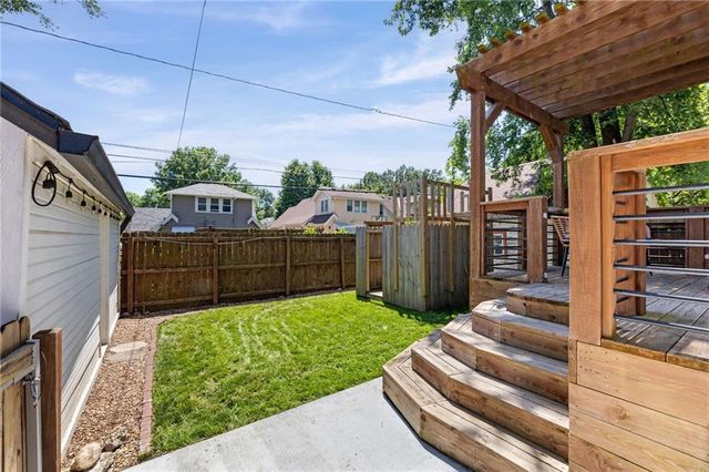 715 E Gregory Boulevard, Kansas City, MO 64131