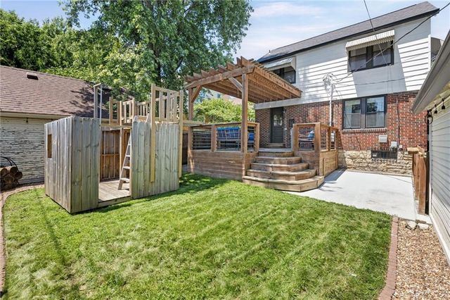 715 E Gregory Boulevard, Kansas City, MO 64131