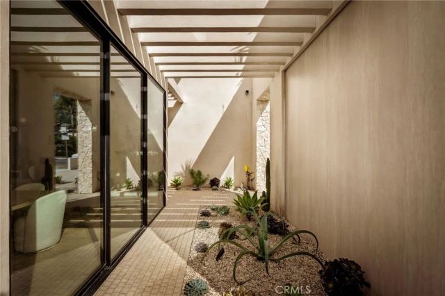 15447 Huston, Sherman Oaks, CA 91403