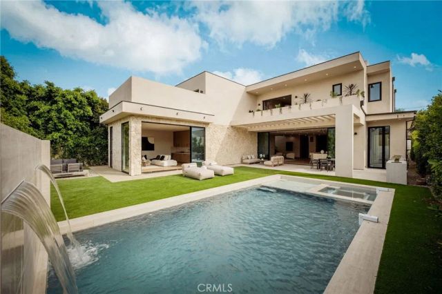 15447 Huston, Sherman Oaks, CA 91403