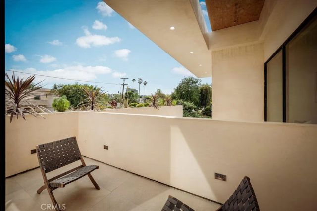 15447 Huston, Sherman Oaks, CA 91403