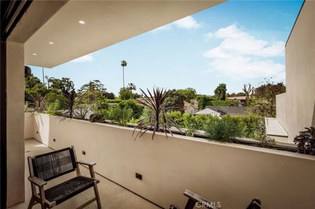 15447 Huston, Sherman Oaks, CA 91403