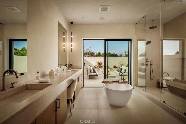 15447 Huston, Sherman Oaks, CA 91403