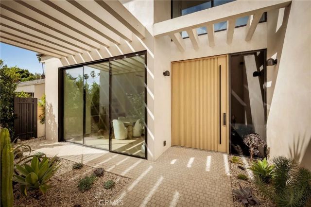 15447 Huston, Sherman Oaks, CA 91403