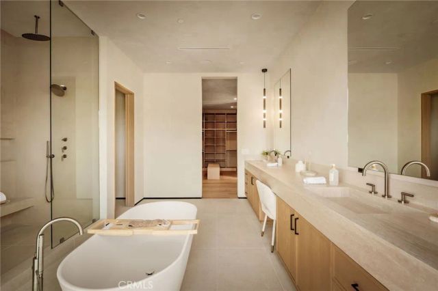 15447 Huston, Sherman Oaks, CA 91403