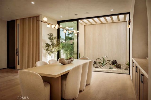 15447 Huston, Sherman Oaks, CA 91403