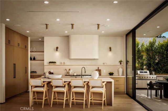 15447 Huston, Sherman Oaks, CA 91403