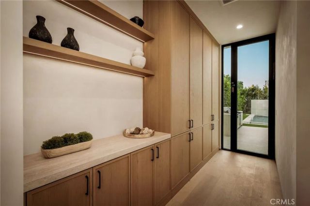 15447 Huston, Sherman Oaks, CA 91403