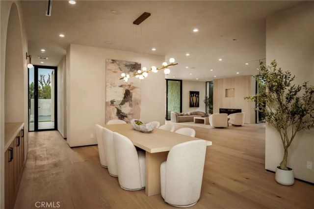 15447 Huston, Sherman Oaks, CA 91403